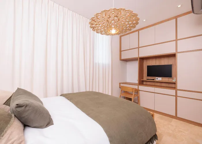 Les Peupliers Avec Piscine Privee Et Sauna 빌라 로양